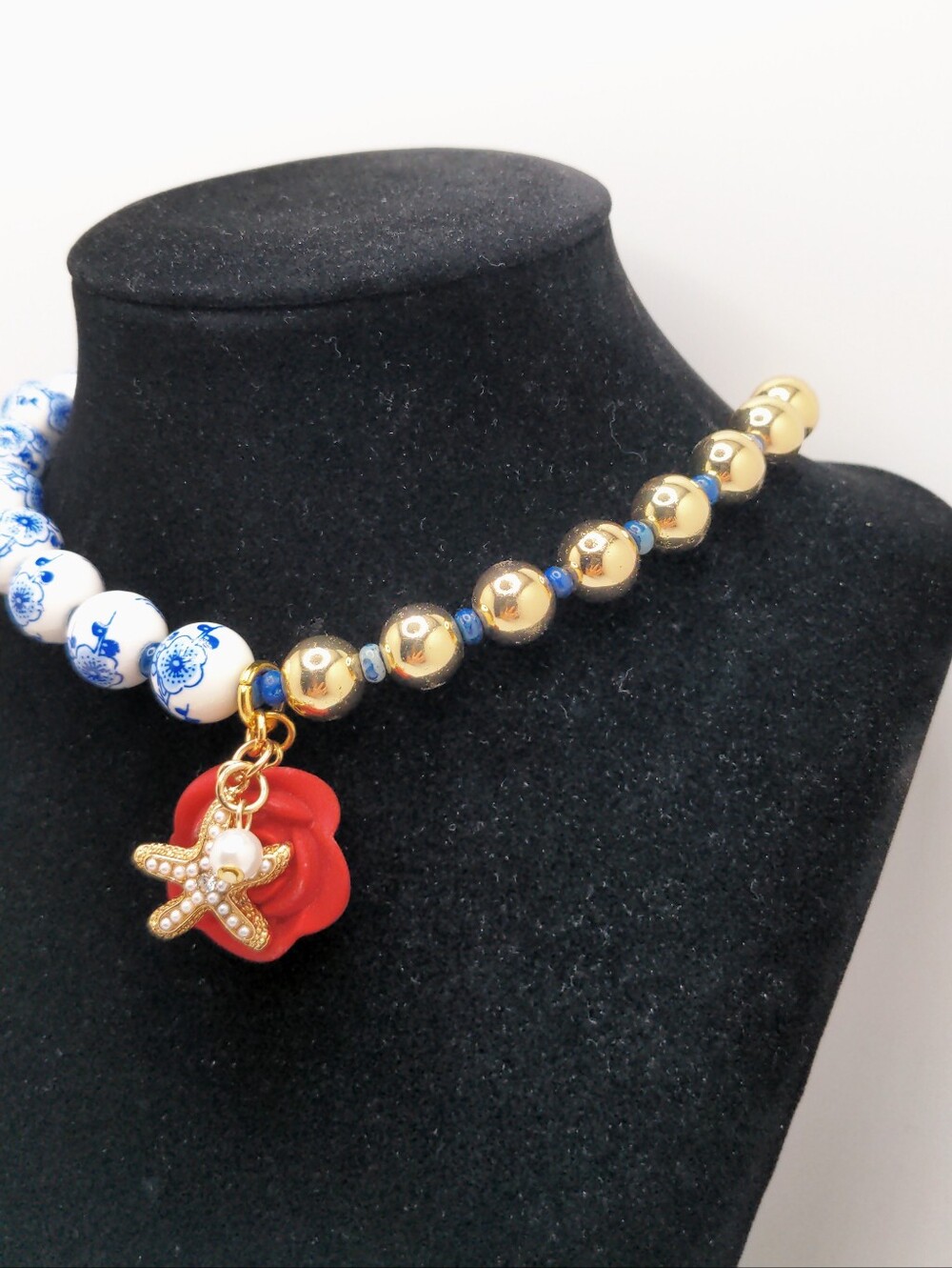 381MIDALANE Half & Half Gold & Ceramic Bead Choker - Picture 10 of 12